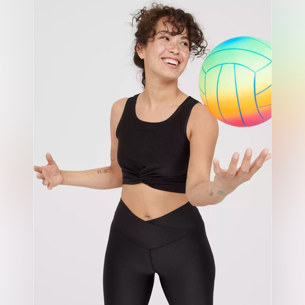 Aerie OFFLINE Shine Ribbed Sports Bra Size Small Black